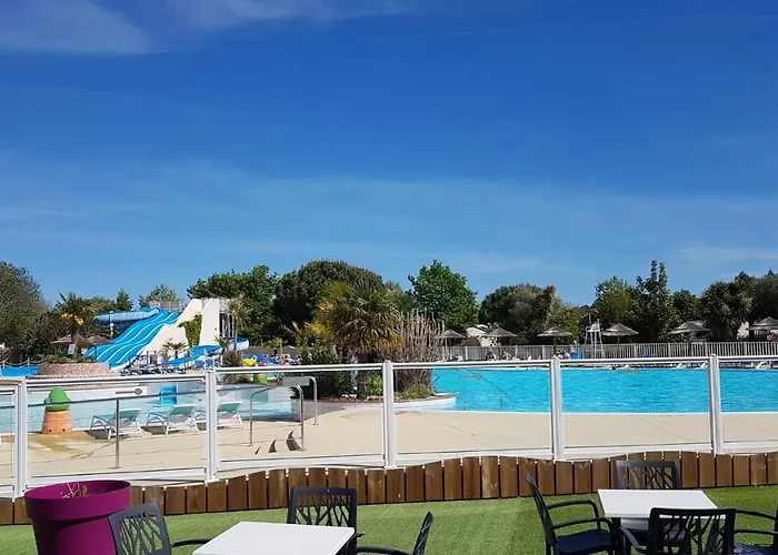 Mobil 829-4 Acces Piscines Inclus En Juillet-aout Des 4 Nuitees